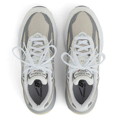 New Balance 990 v6 - REFLECTION